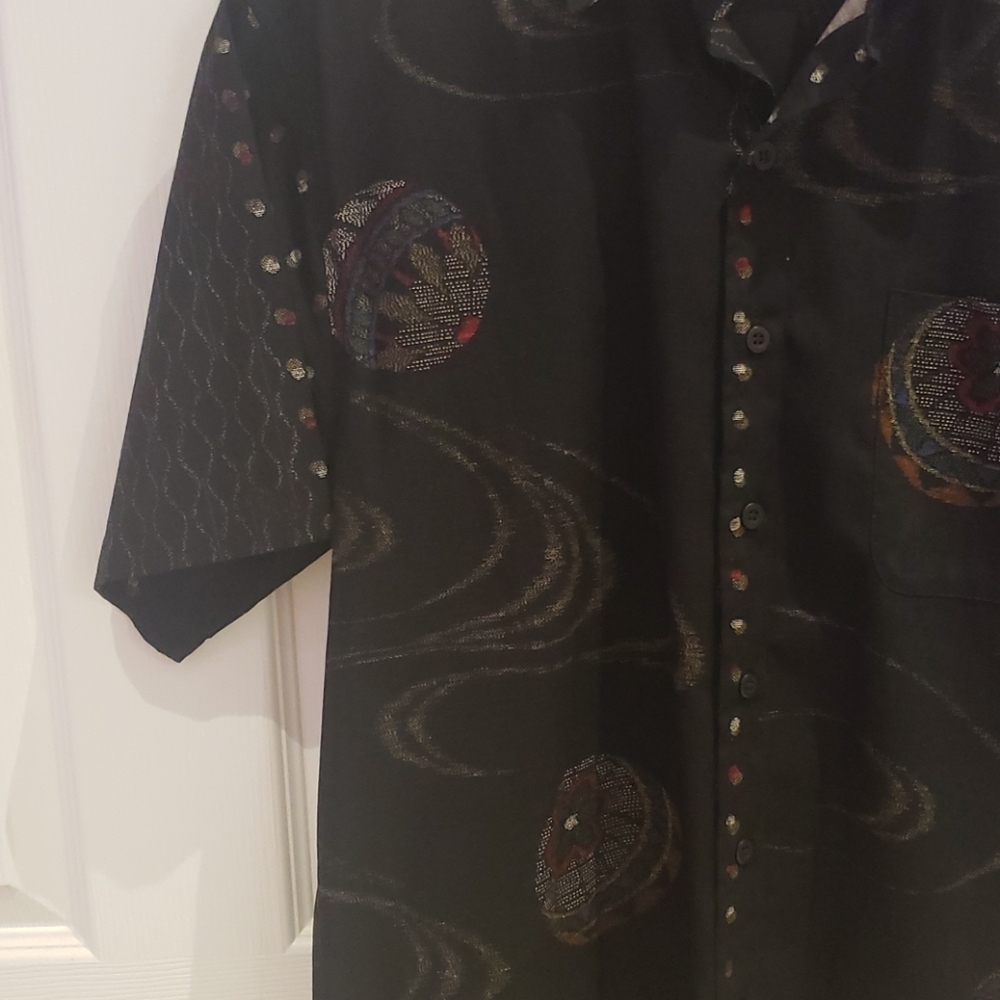 Japanese Temari Collared Button-Down Linen Shirt - Picture 6 of 9